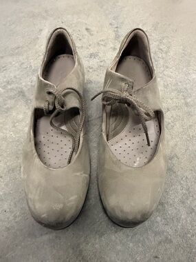 Ecco Women's Taupe Suede Lace-Up Mary Jane Flats